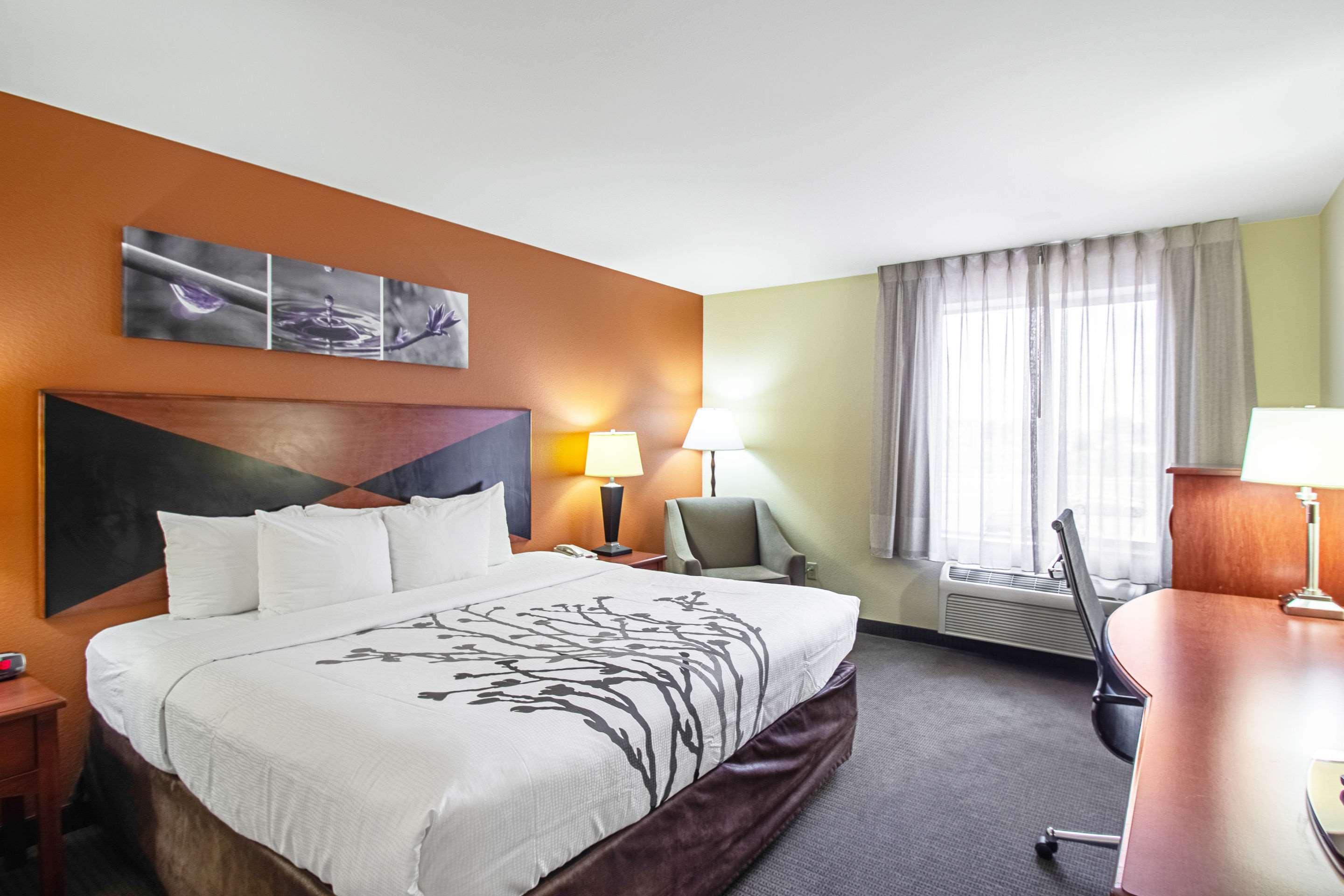 Sleep Inn & Suites Madison - Monona Bagian luar foto