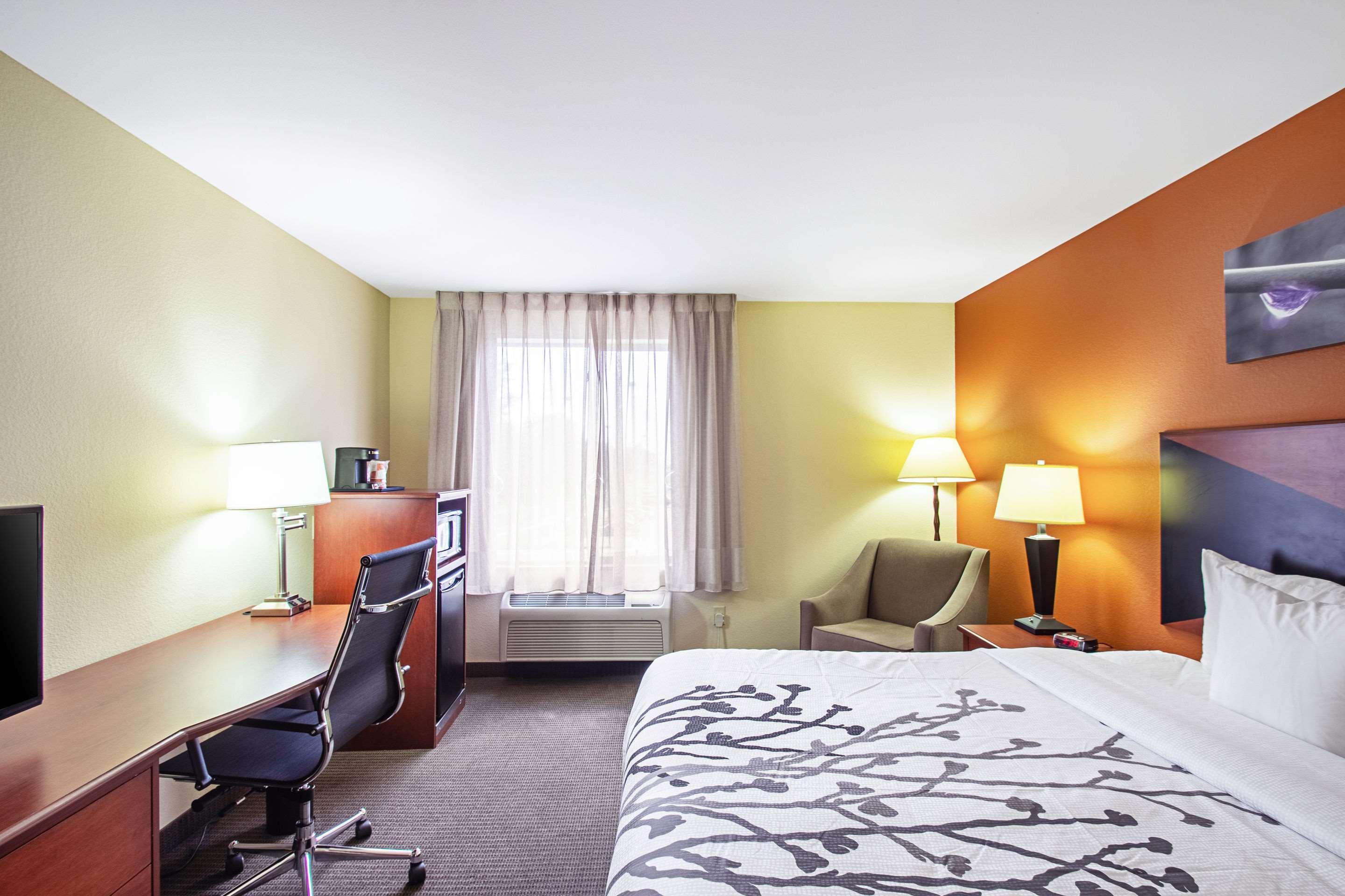 Sleep Inn & Suites Madison - Monona Bagian luar foto