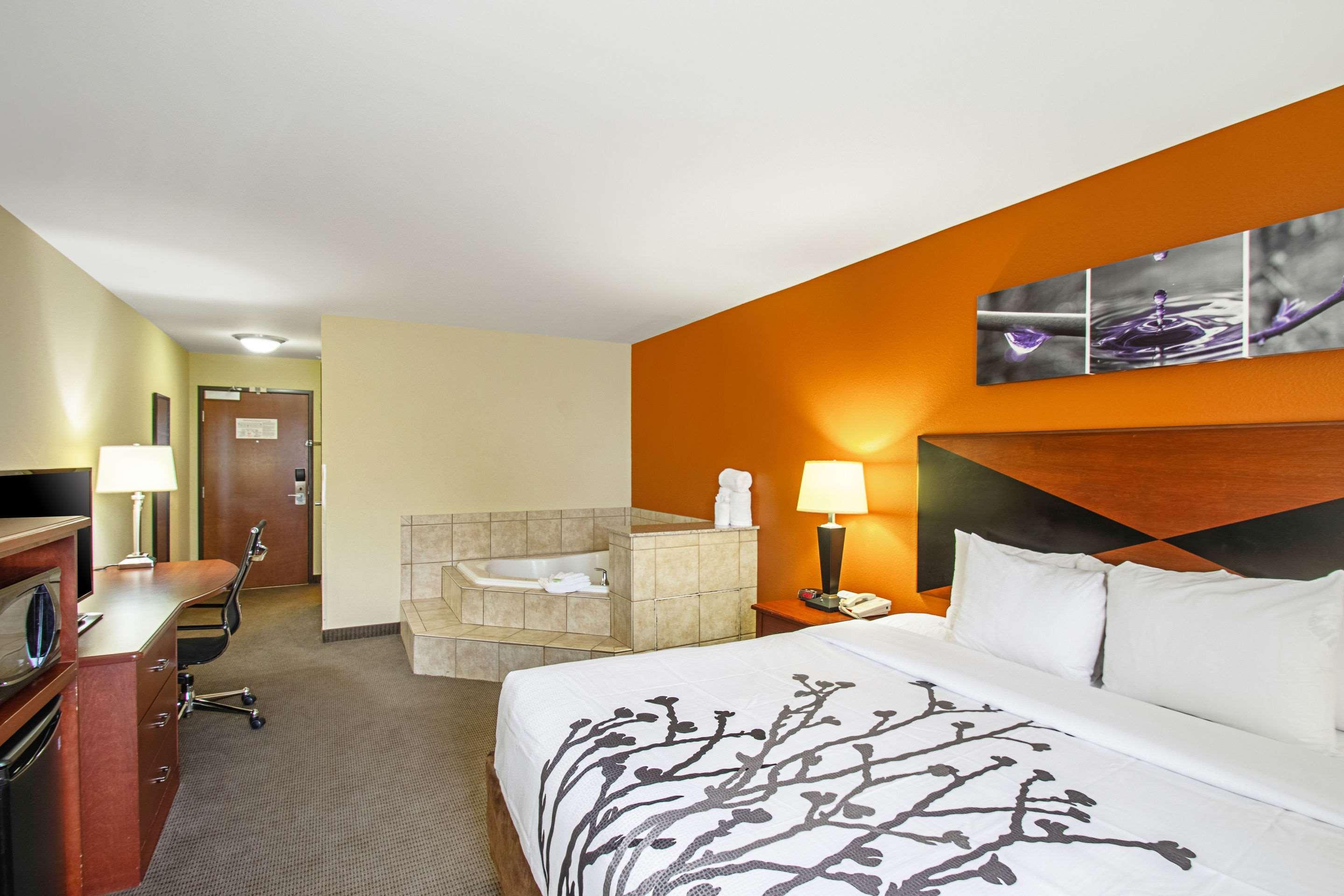 Sleep Inn & Suites Madison - Monona Bagian luar foto