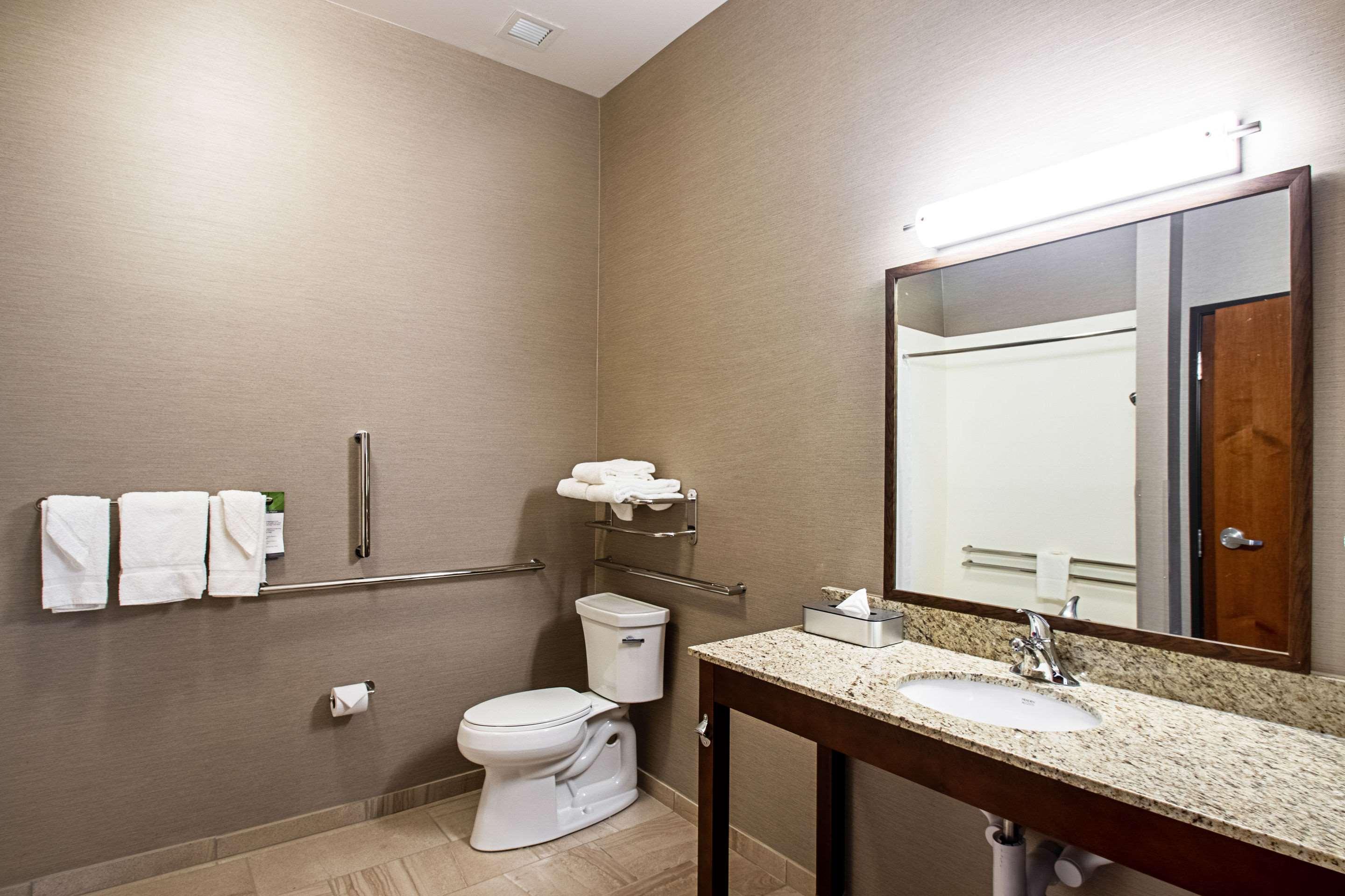 Sleep Inn & Suites Madison - Monona Bagian luar foto