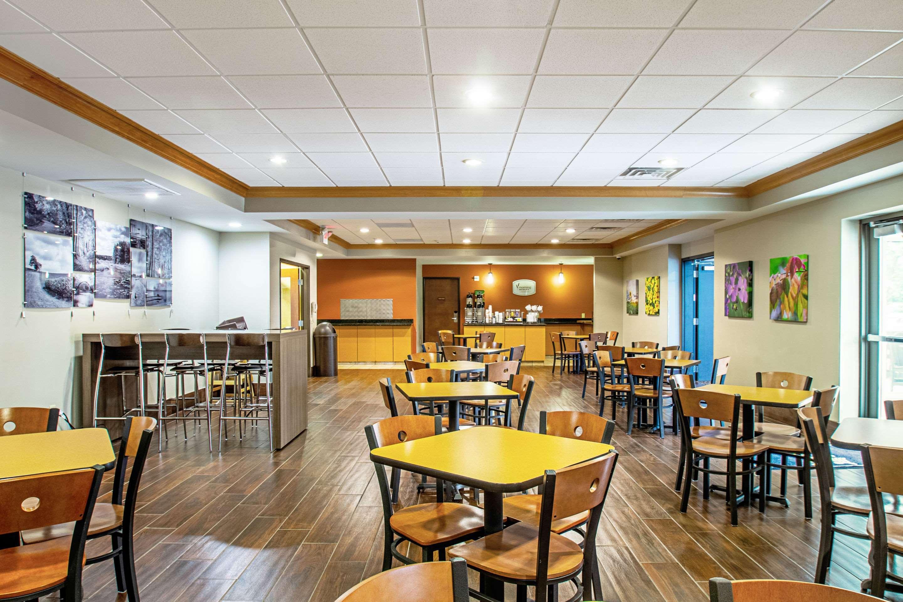 Sleep Inn & Suites Madison - Monona Bagian luar foto