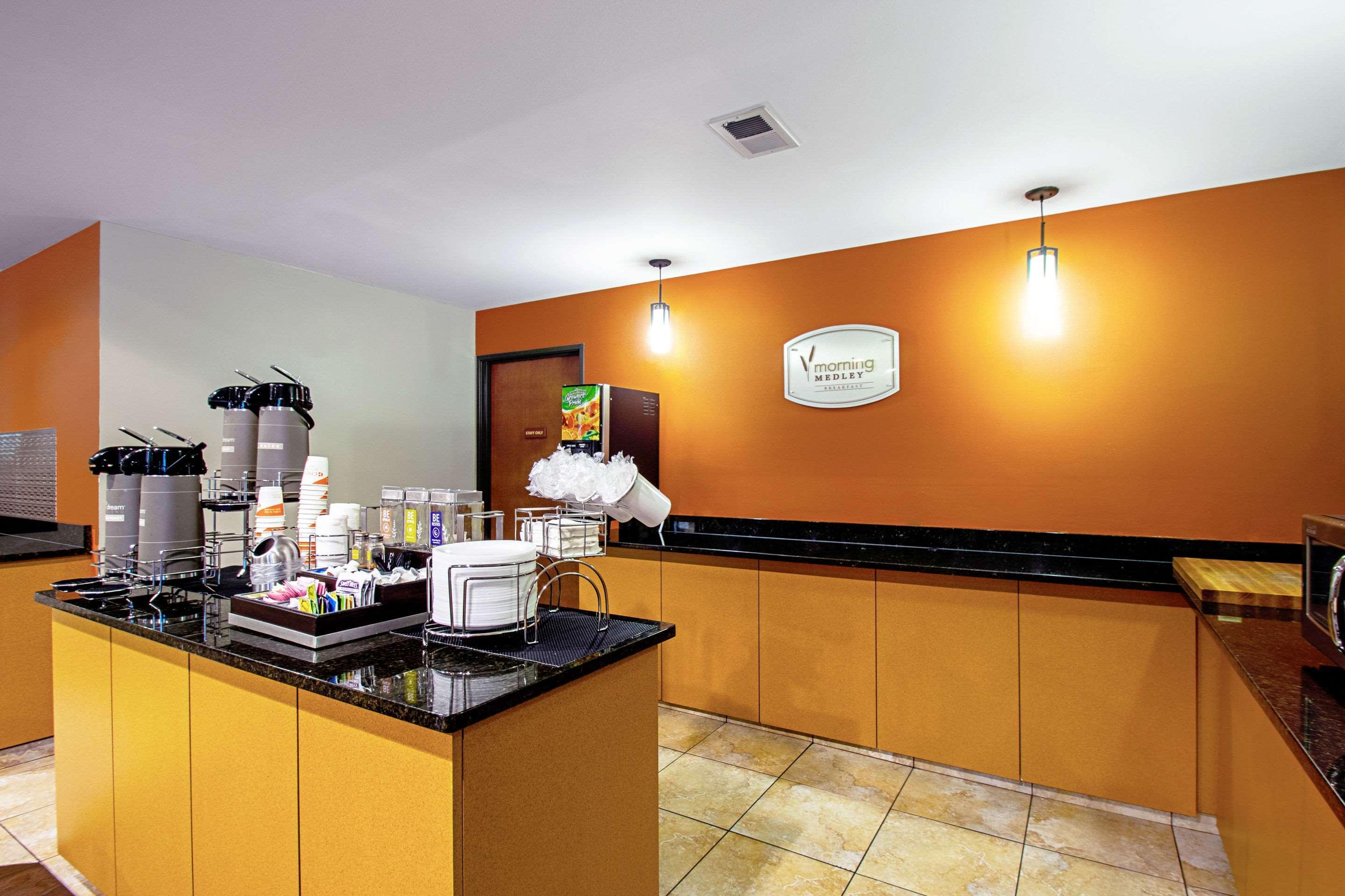 Sleep Inn & Suites Madison - Monona Bagian luar foto