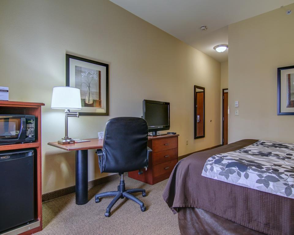 Sleep Inn & Suites Madison - Monona Bagian luar foto