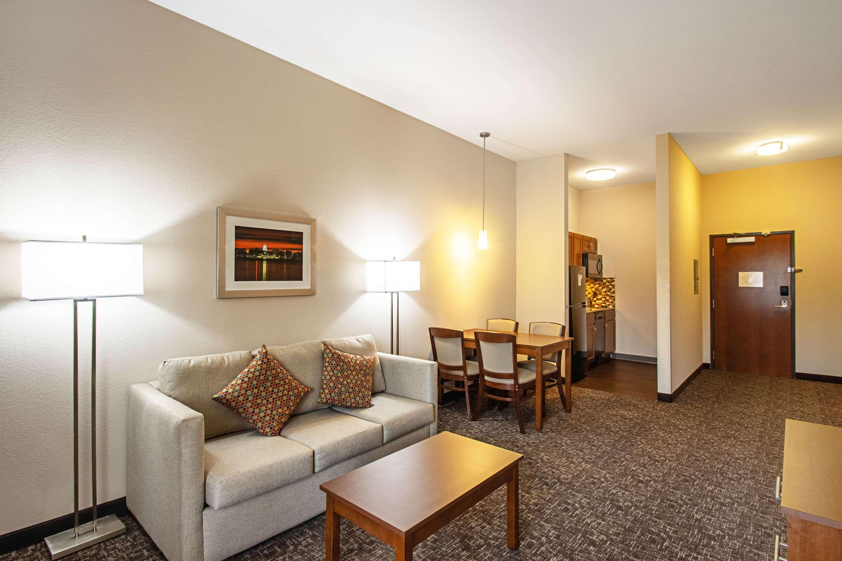 Sleep Inn & Suites Madison - Monona Bagian luar foto