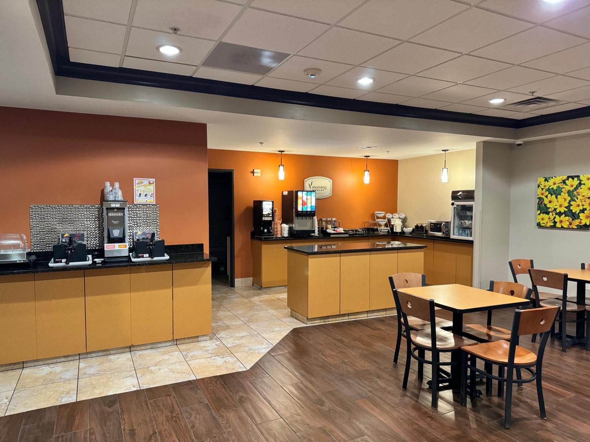Sleep Inn & Suites Madison - Monona Bagian luar foto