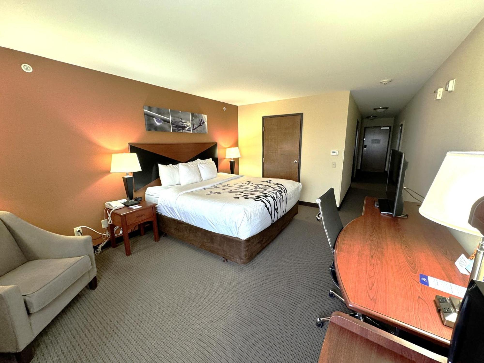 Sleep Inn & Suites Madison - Monona Bagian luar foto