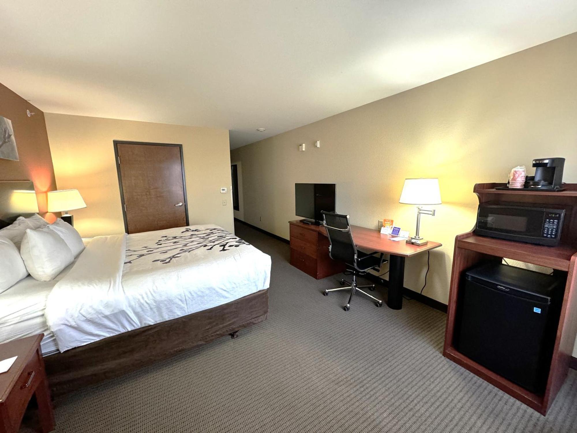 Sleep Inn & Suites Madison - Monona Bagian luar foto